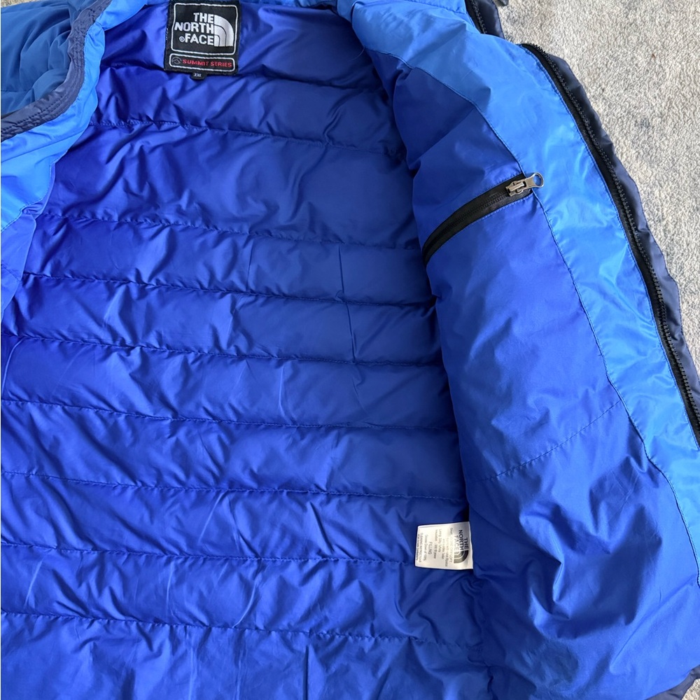 The North Face Men's Two-Tone Blue Puffer Jacket - Picture 5 of 6
